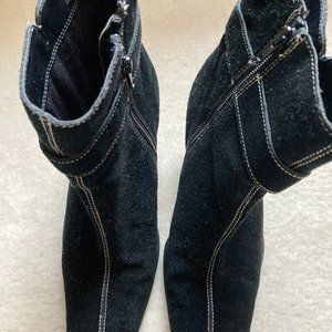 Women's Aerosoles 7.5 Black Suede Boots, great condition, barely wore them.